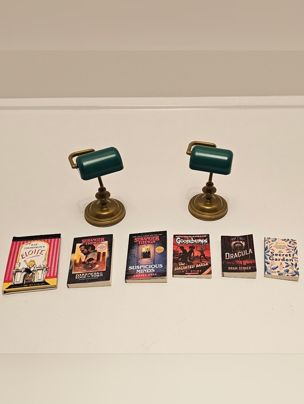 Mini Brands Book Series 2 ** 2 Lamps & 6 Books